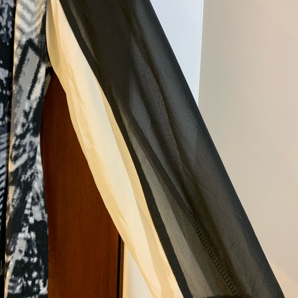 Patterned tunic length top - Picture 2 of 4